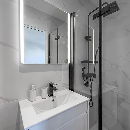 Ocean Breeze Rooms,