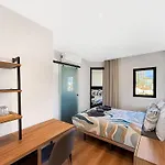 בית הארחה Ocean Breeze Rooms, אלבופיירה