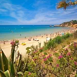 Ocean Breeze Rooms, אלבופיירה